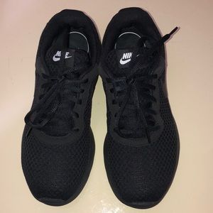 Nike Tanjun Athletic Shoes Black